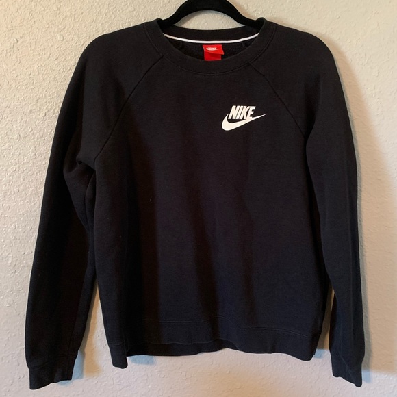 Nike Tops - Nike Sweatshirt
